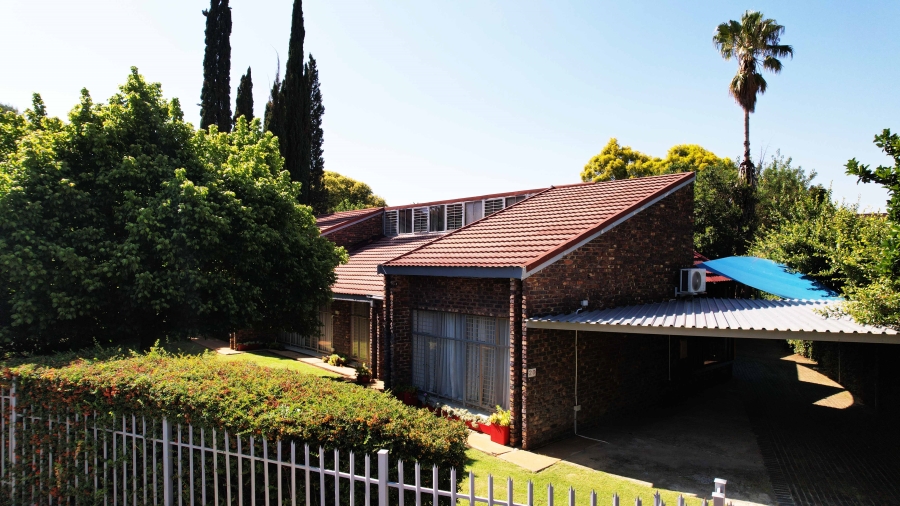 4 Bedroom Property for Sale in Van Der Hoff Park North West